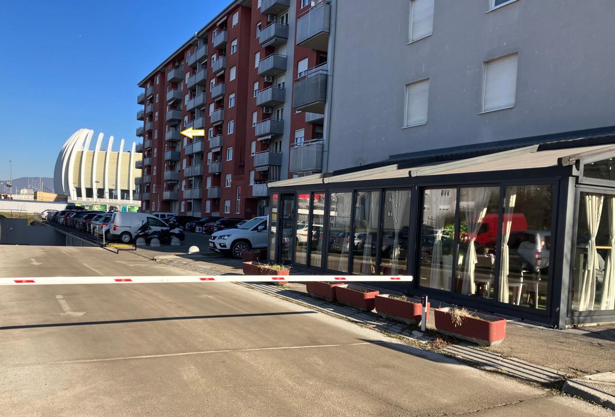 Delux Apartment La Arena With Private Garage 萨格勒布 外观 照片
