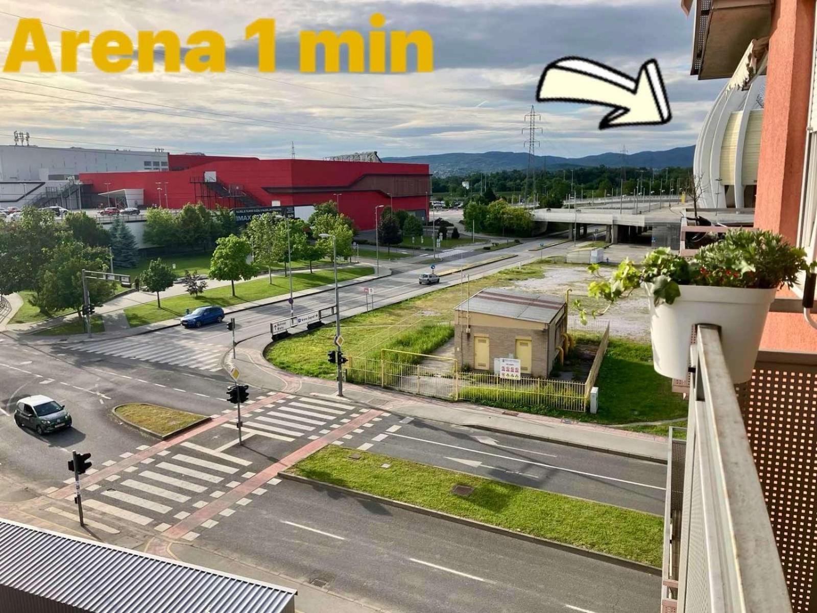 Delux Apartment La Arena With Private Garage 萨格勒布 外观 照片